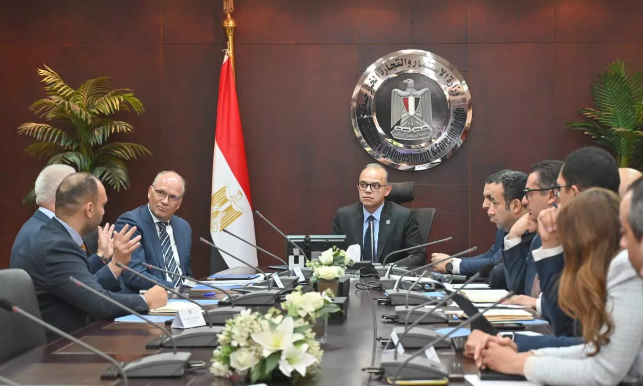 وزير الاستثمار يلتقي ممثلي تحالف رينيرجي جروب