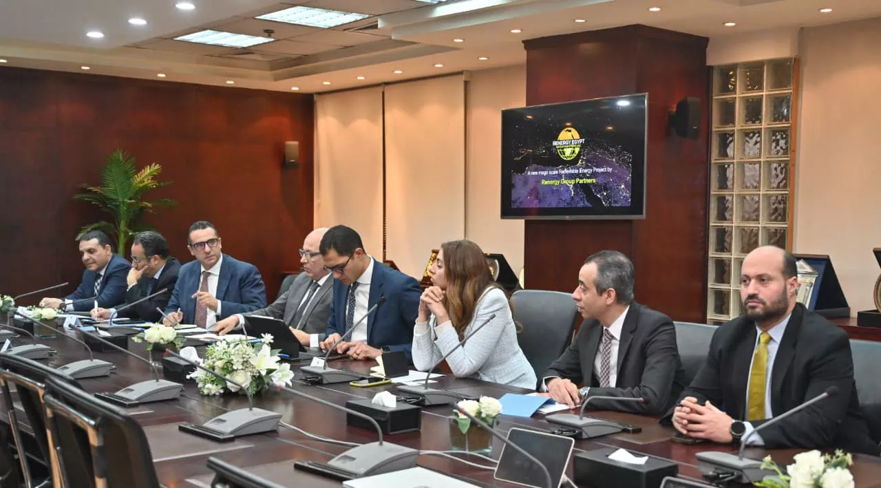 وزير الاستثمار يلتقي ممثلي تحالف رينيرجي جروب