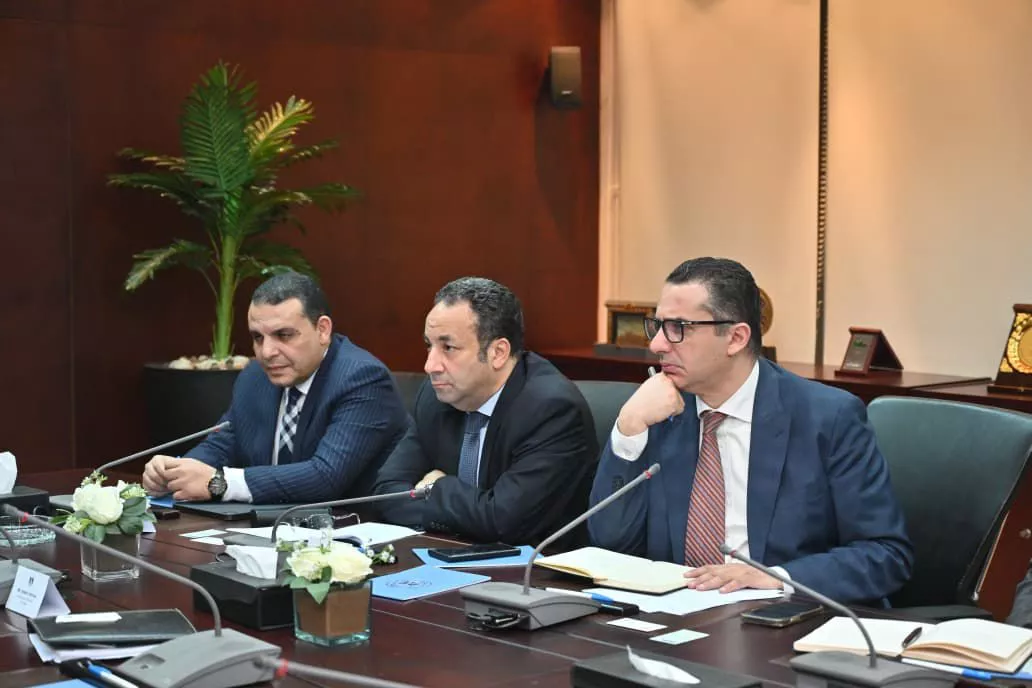 وزير الاستثمار يلتقي ممثلي تحالف رينيرجي جروب