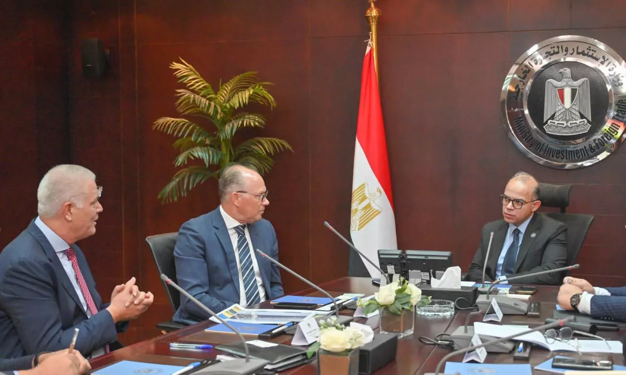 وزير الاستثمار يلتقي ممثلي تحالف رينيرجي جروب