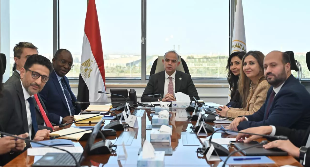 وزير الاستثمار مع ممثلي مؤسسة التمويل الدولية IFC