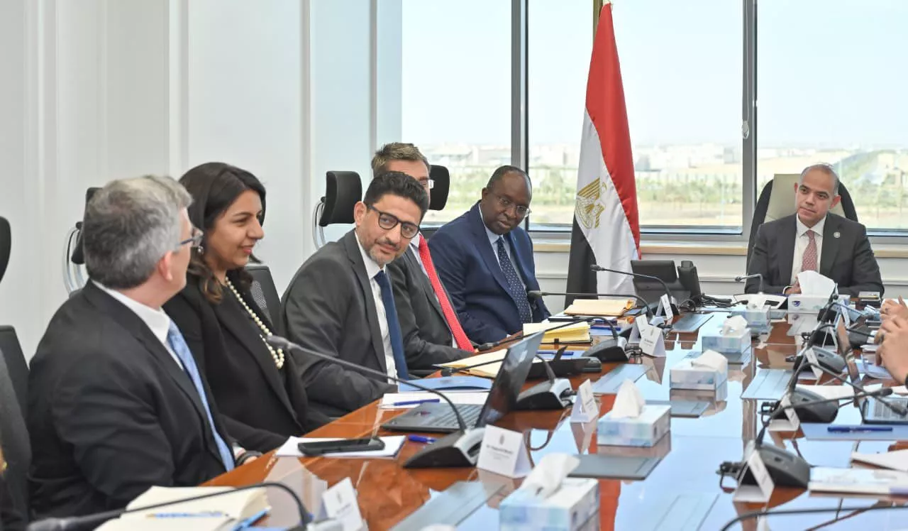 وزير الاستثمار مع ممثلي مؤسسة التمويل الدولية IFC