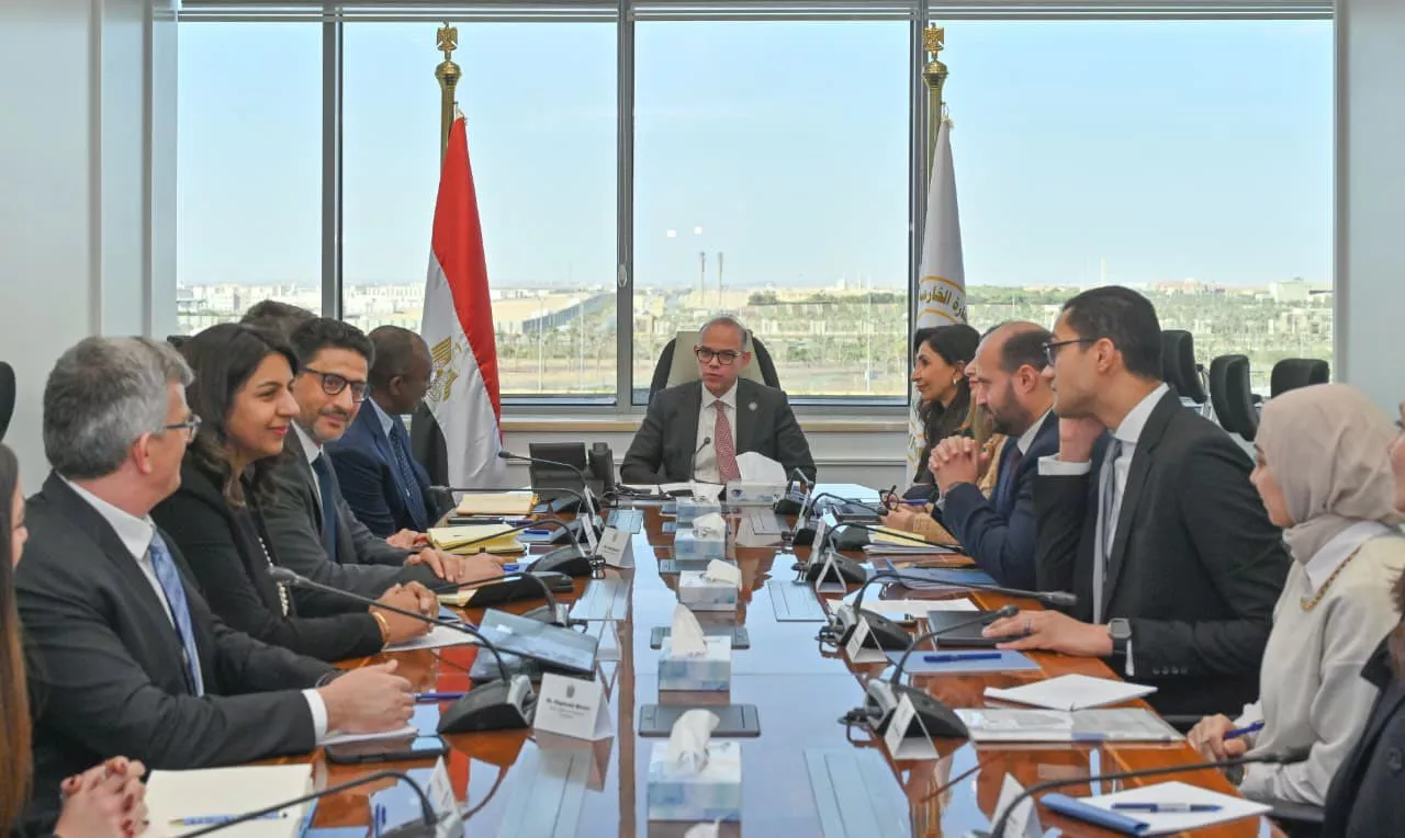 وزير الاستثمار مع ممثلي مؤسسة التمويل الدولية IFC