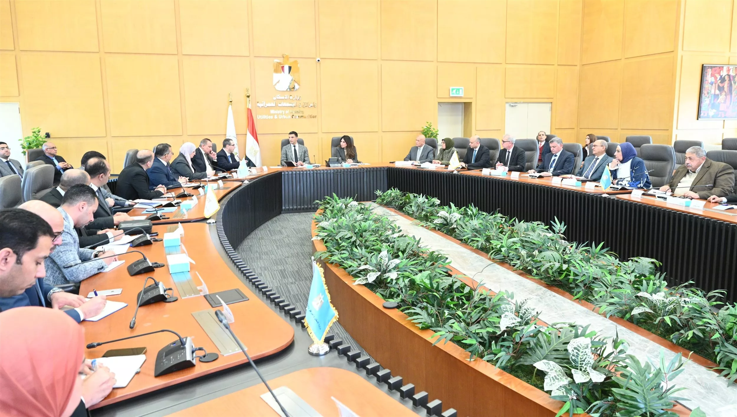 وزيرا الإسكان والصناعة يبحثان سبل التعاون لتطوير المناطق الصناعية
