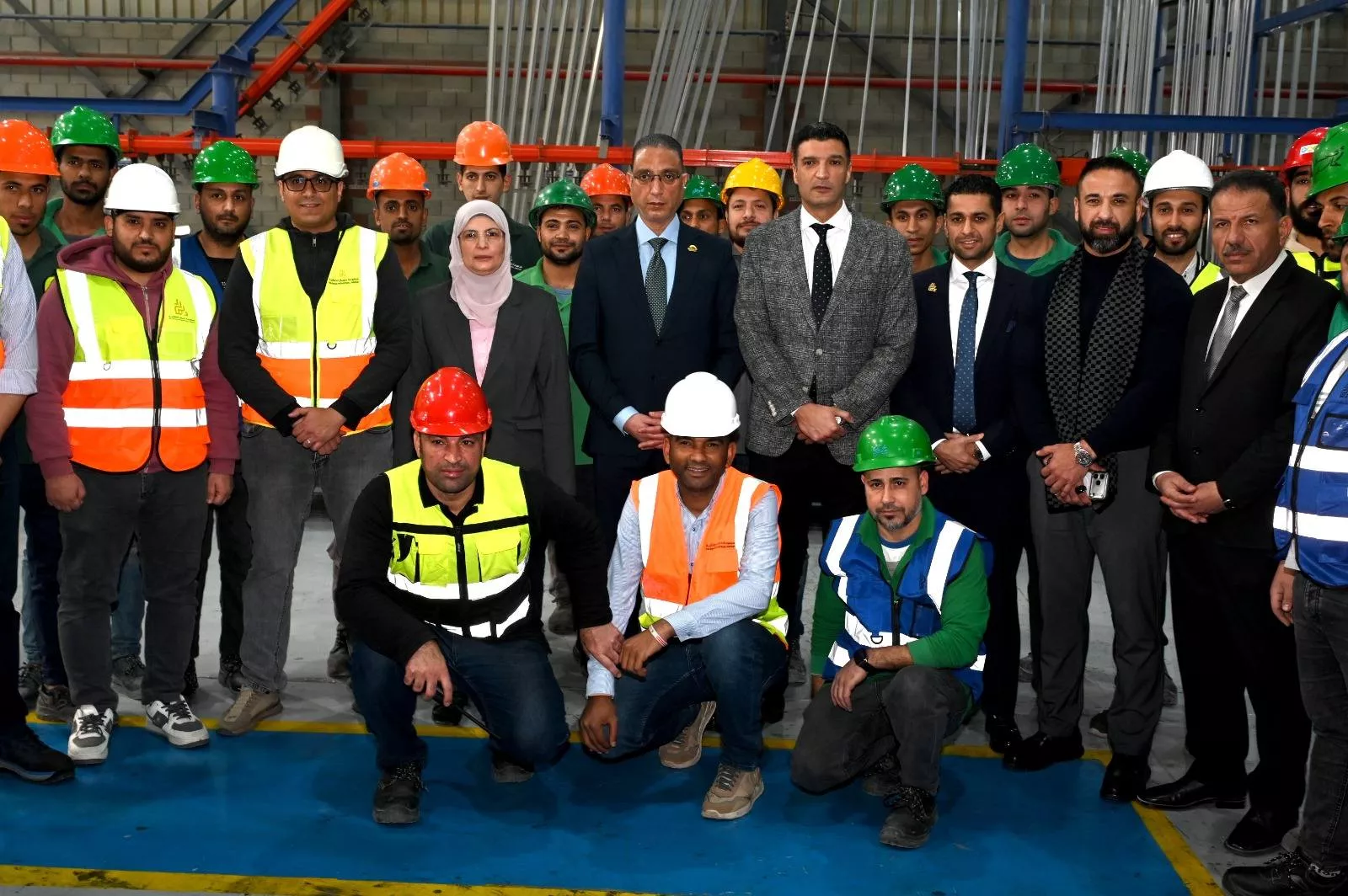 وزير الصناعة ومحافظ الجيزة يتفقدان مصنع زجاج وألومنيوم بأكتوبر