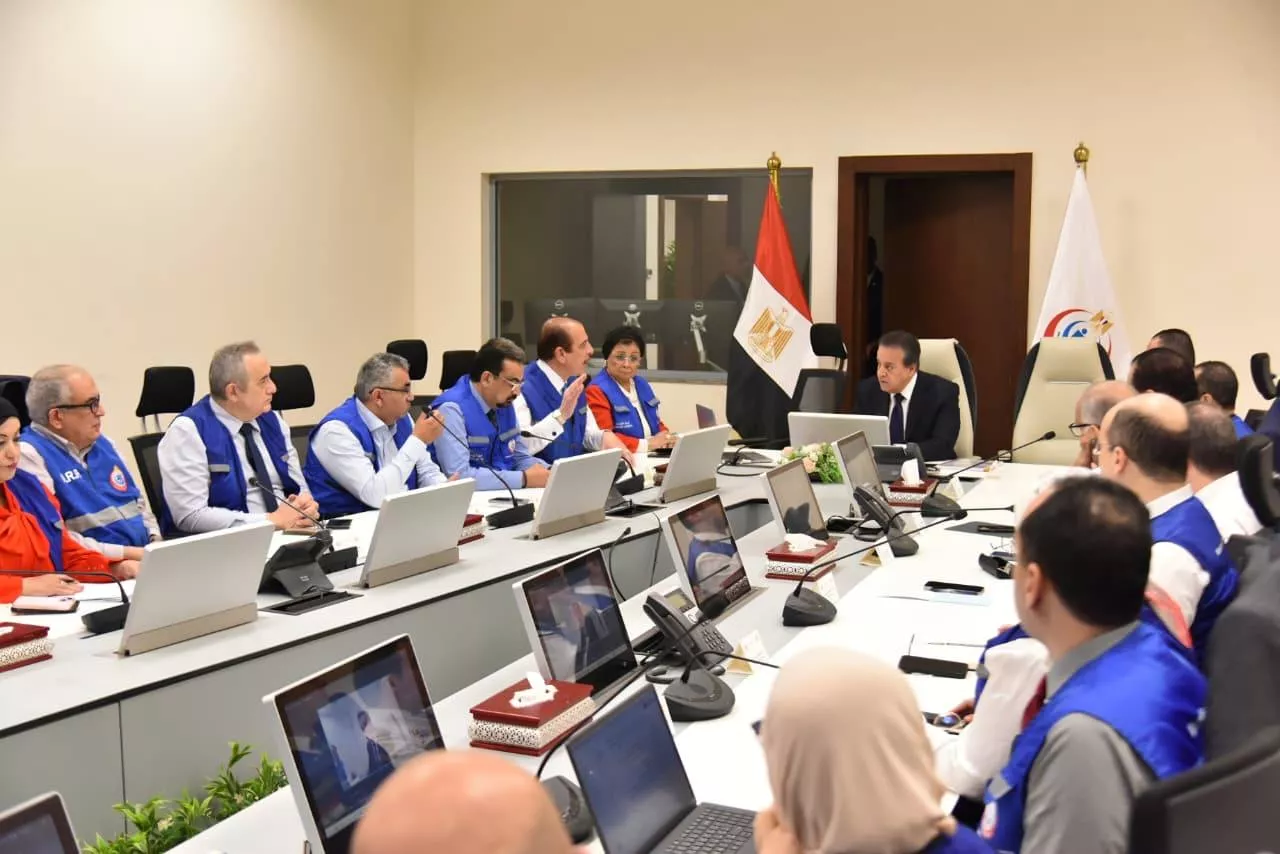 وزير الصحة يتابع تنفيذ خطة التأمين الطبي لعيد الفطر