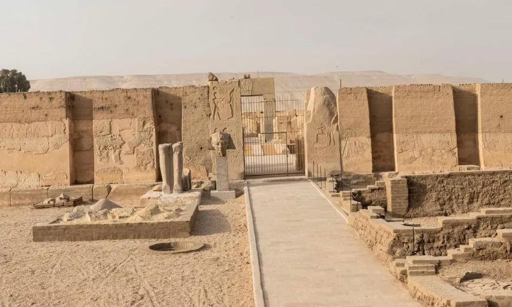 الانتهاء من ترميم رأس تمثال رمسيس الثاني