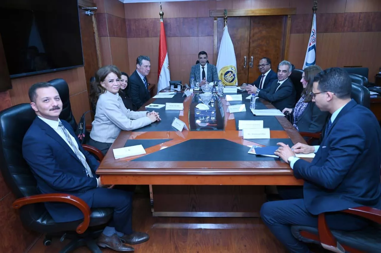 وزير الصناعة مع وفد البنك الأوروبي لإعادة الإعمار والتنمية