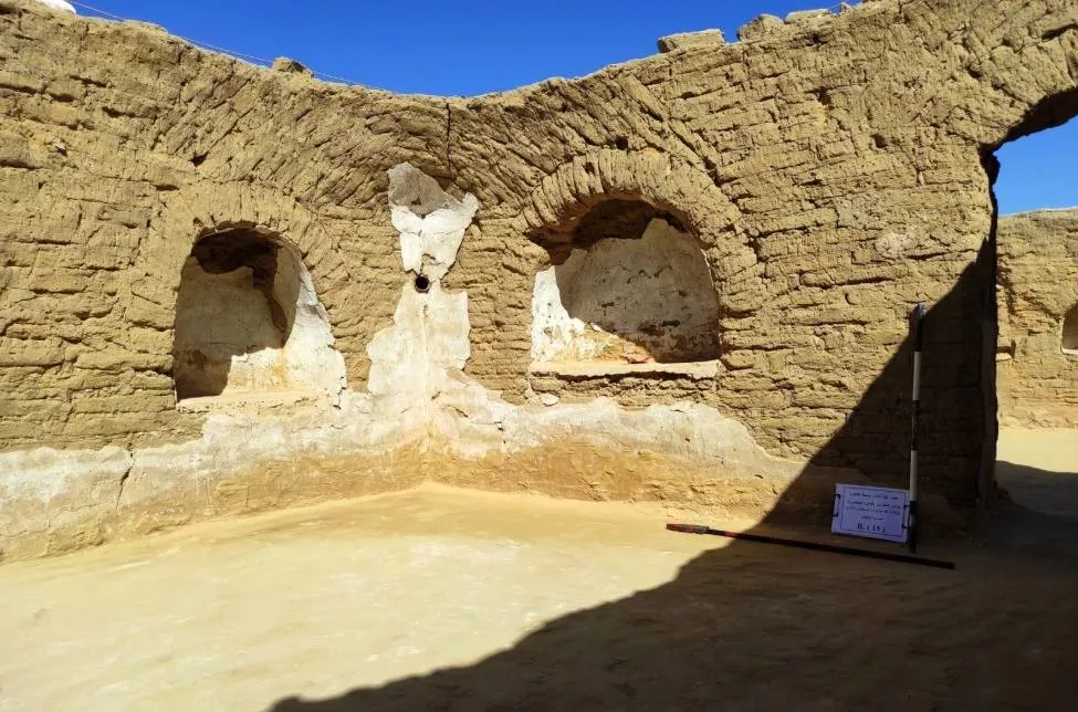 الكشف عن بقايا دير أثري بوادي النطرون