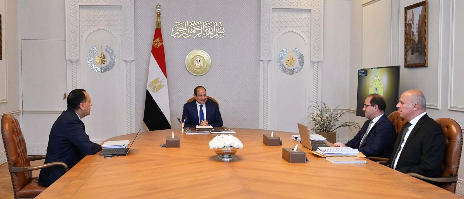 السيسي يجتمع مع رئيس الوزراء ووزير المالية