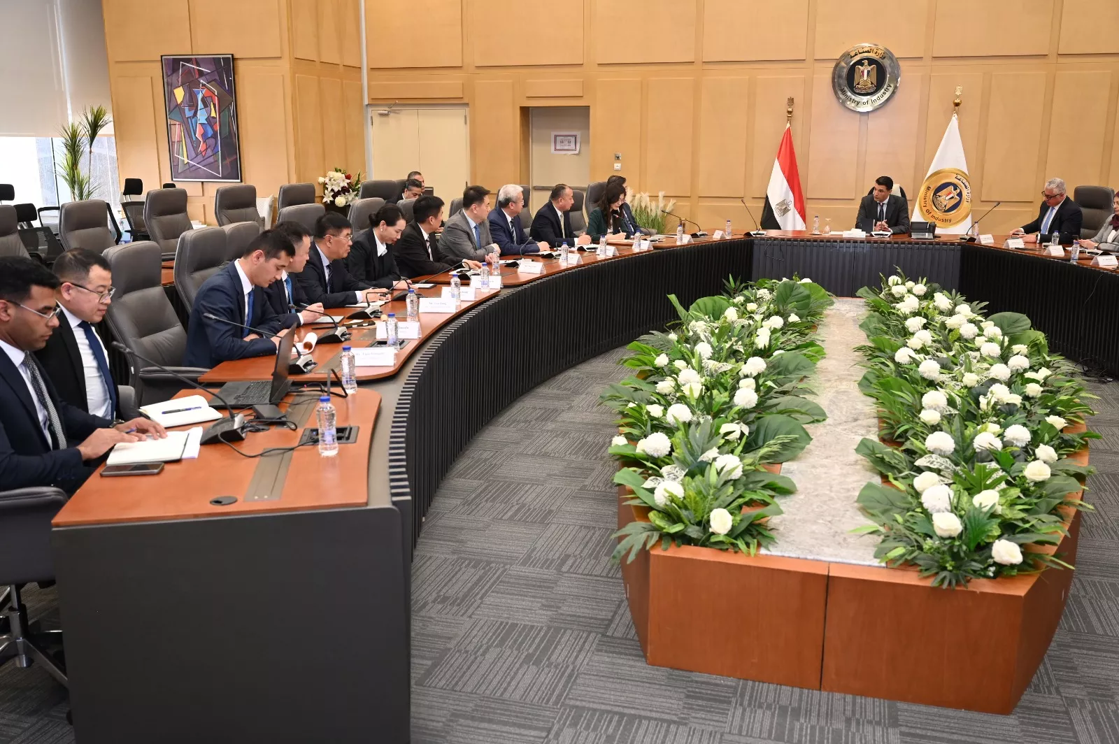 وزير الصناعة يلتقي بوفد مجموعة باوو الصينية