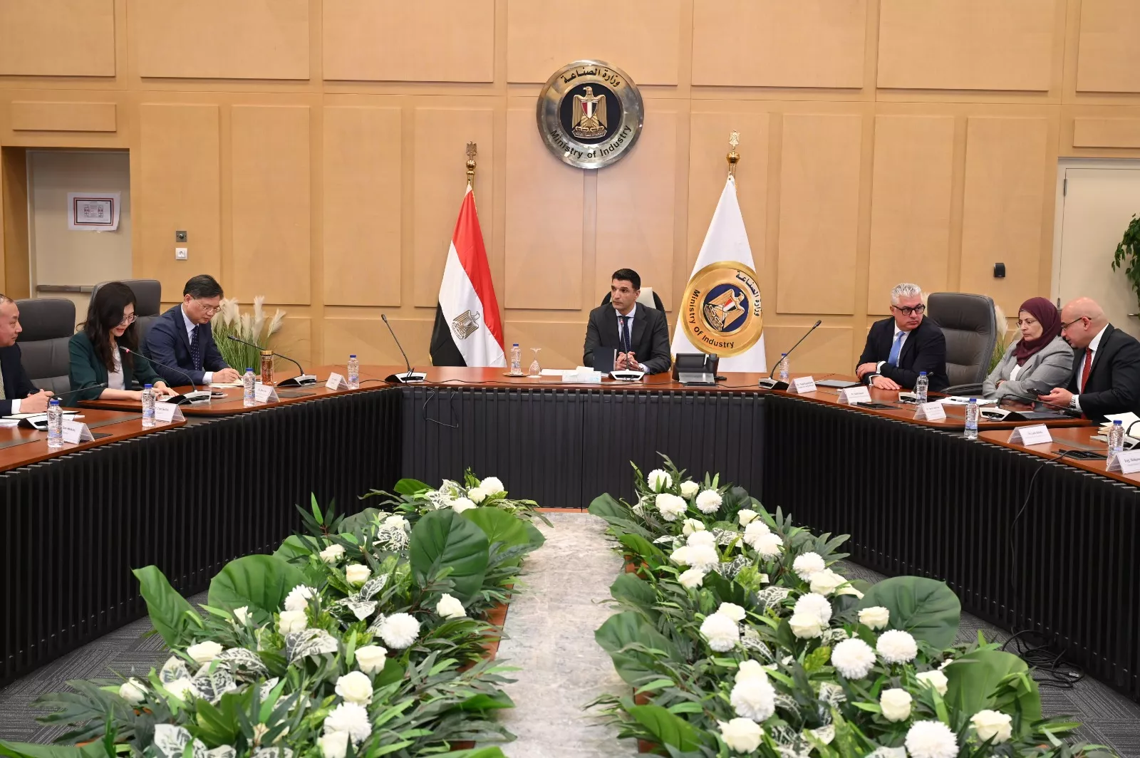 وزير الصناعة يلتقي بوفد مجموعة باوو الصينية