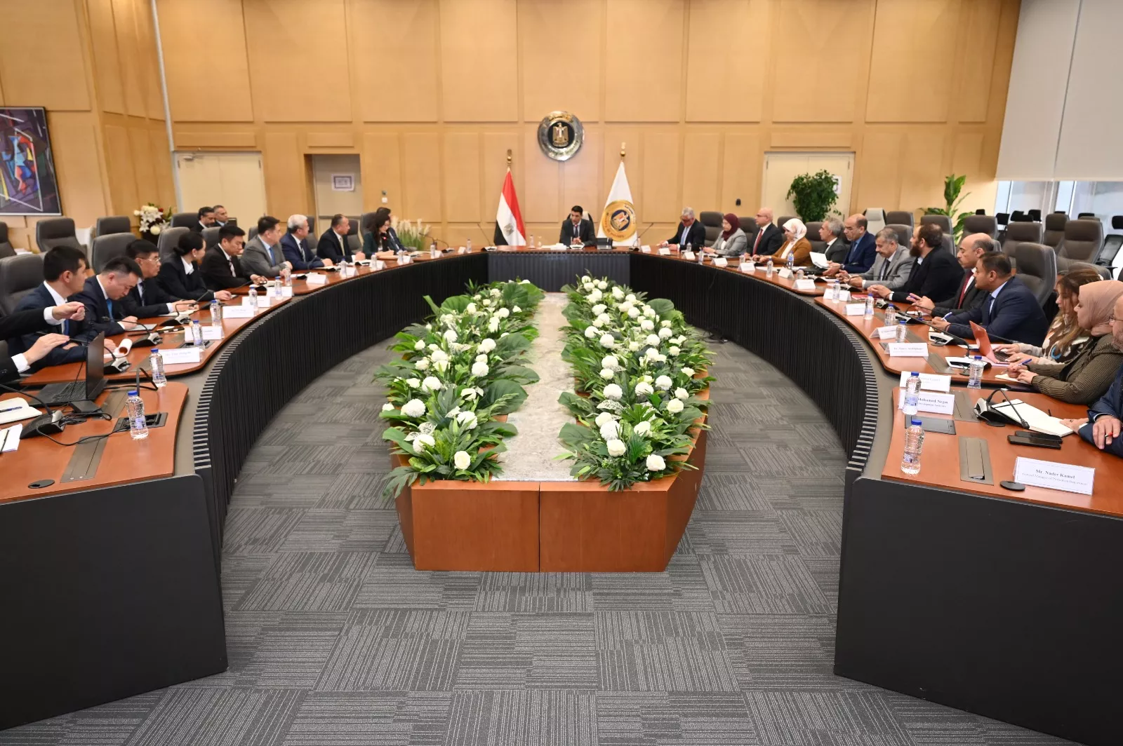 وزير الصناعة يلتقي بوفد مجموعة باوو الصينية