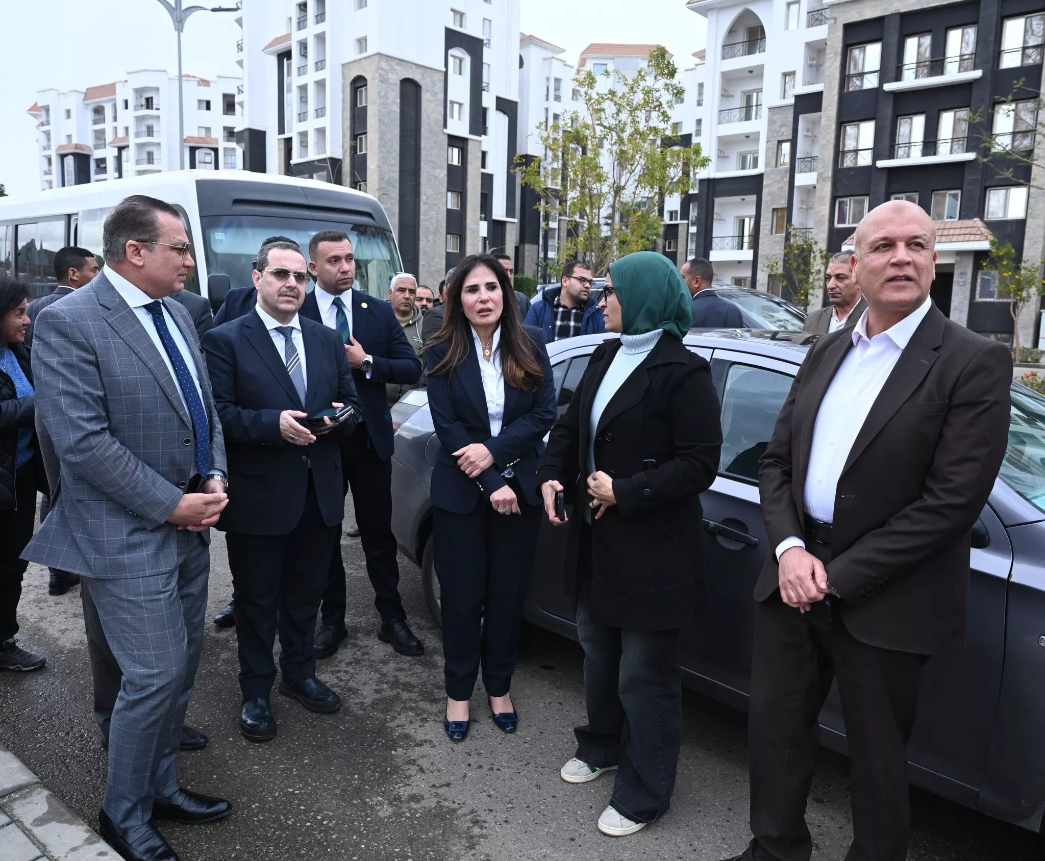 وزيرة الإسكان تتابع موقف الخدمات بالحى السكني الثالث