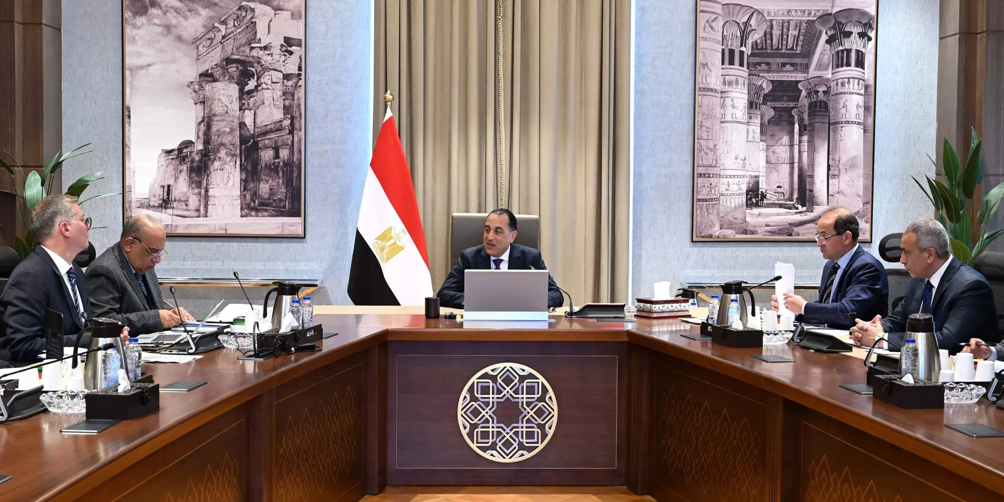 رئيس الوزراء يتابع إجراءات ترشيد استهلاك المواد البترولية