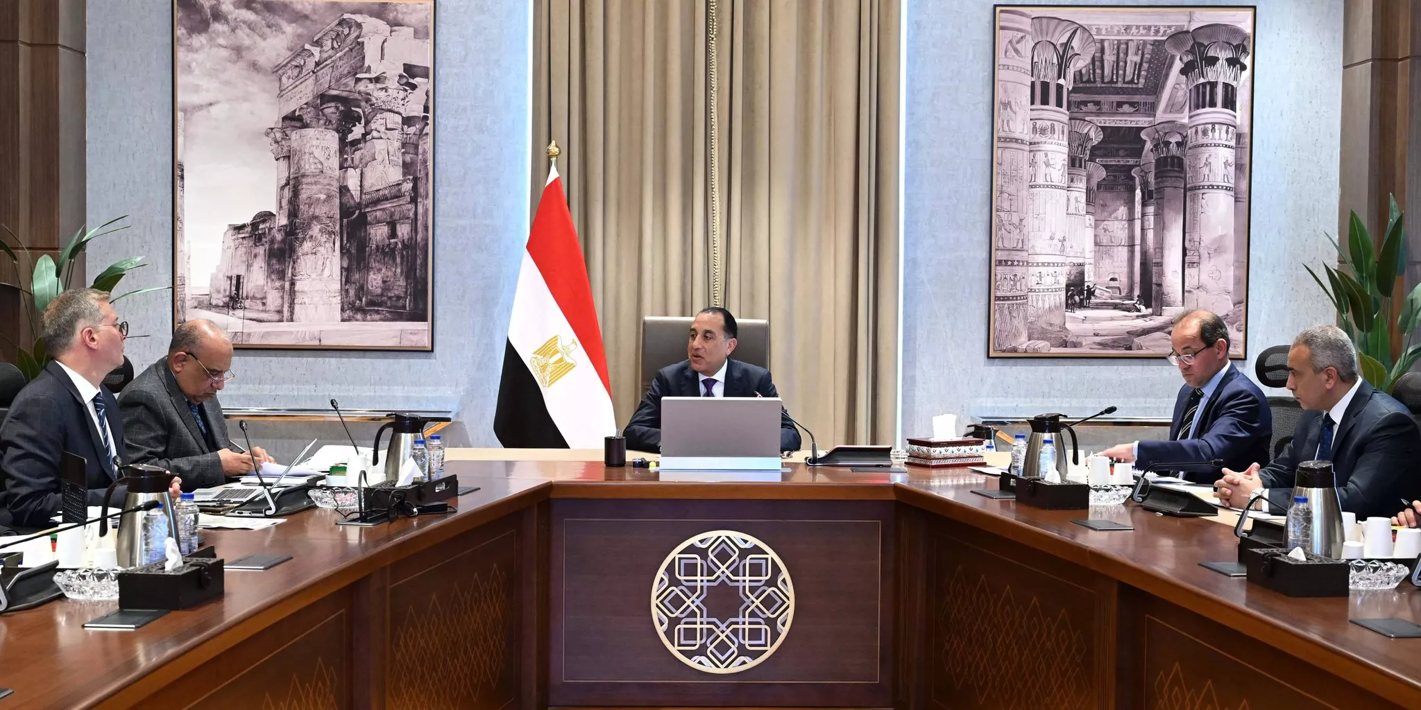 رئيس الوزراء يتابع إجراءات ترشيد استهلاك المواد البترولية