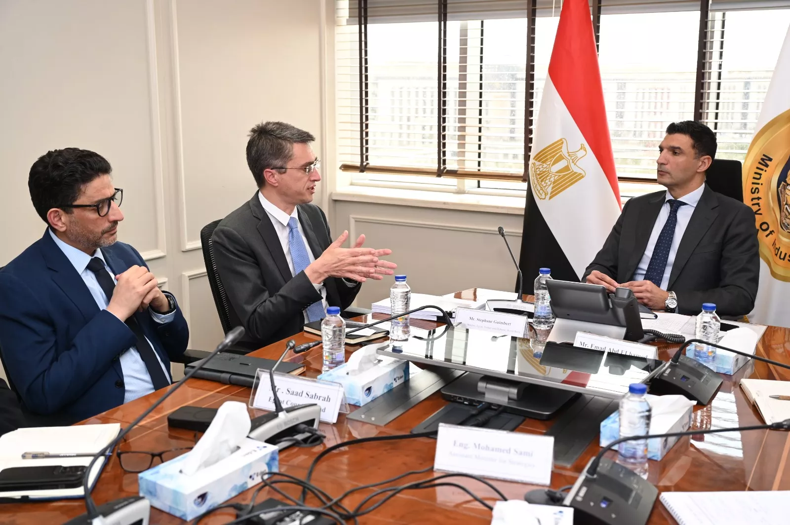 وزير الصناعة يلتقي وفد البنك الدولي ومؤسسة التمويل الدولية