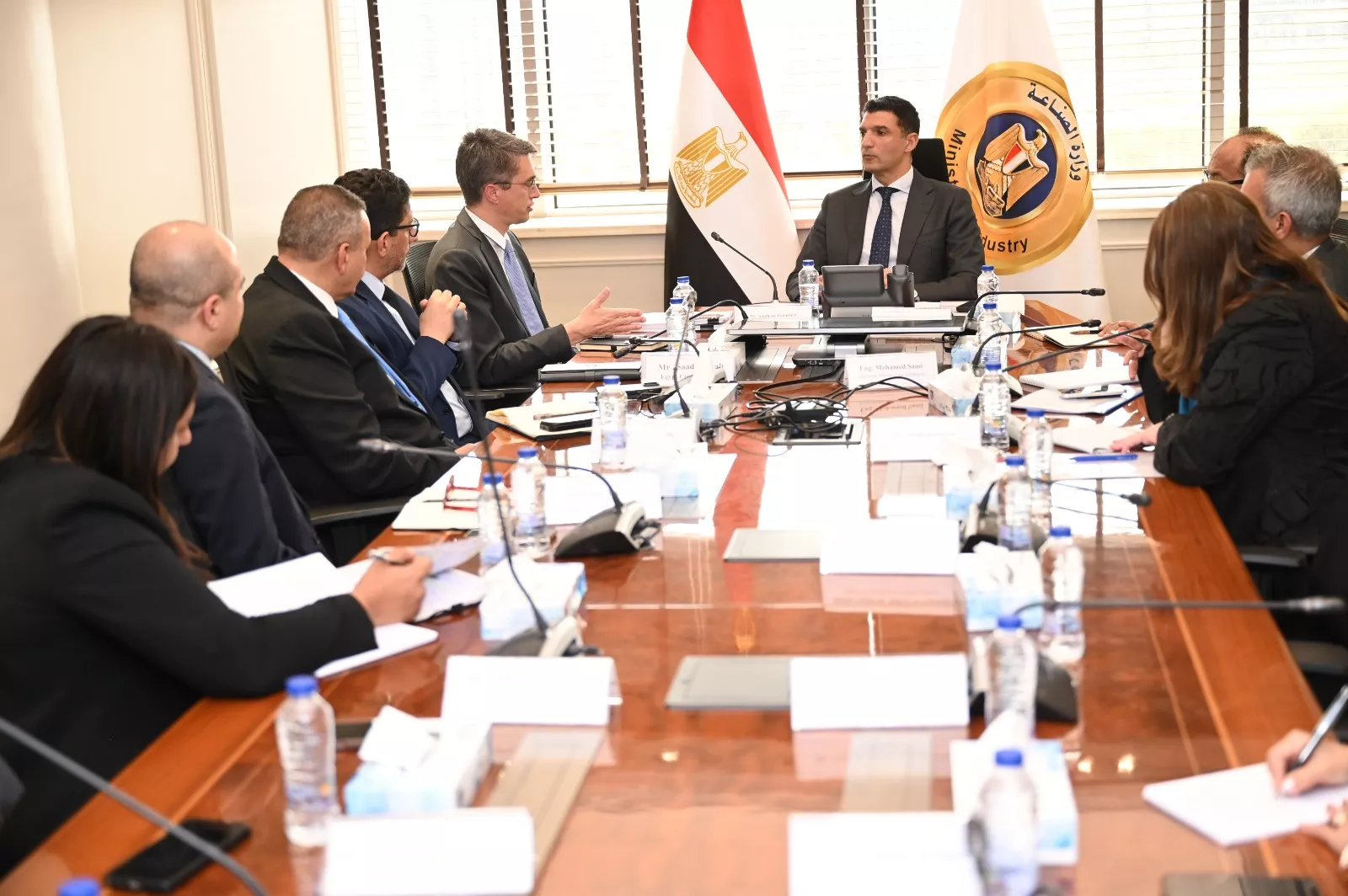 وزير الصناعة يلتقي وفد البنك الدولي ومؤسسة التمويل الدولية