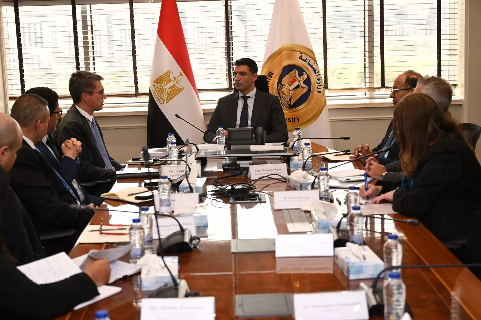 وزير الصناعة يلتقي وفد البنك الدولي ومؤسسة التمويل الدولية