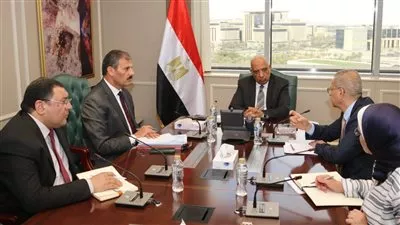 وزير «الكهرباء» يتابع خطة التشغيل لتأمين الشبكة الموحدة