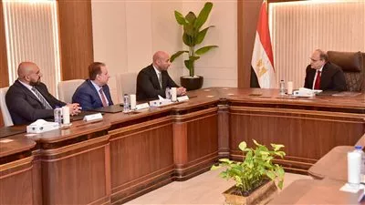 هيئة «الدواء» تبحث مع «أسترازينيكا» سبل تعزيز توطين صناعة الدواء