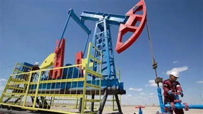 النفط يتراجع 3% مع استمرار توتر الأسواق بسبب الضبابية في الشرق الأوسط