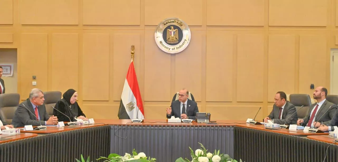 وزير الاستثمار يجتمع مع المجلس التصديري للتشييد والبناء