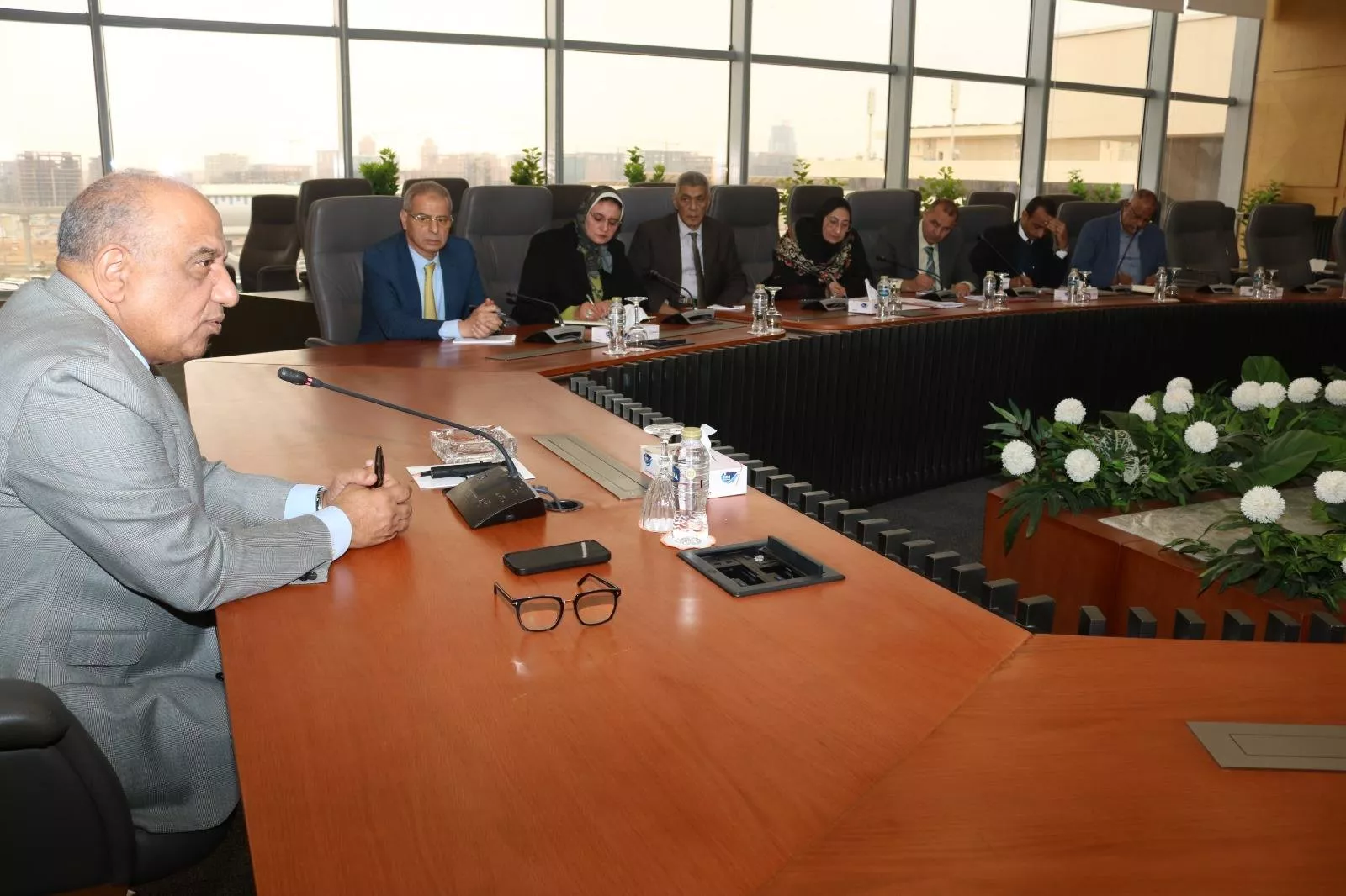 وزير الكهرباء يجتمع باللجنة الاستراتيجية للكهرباء