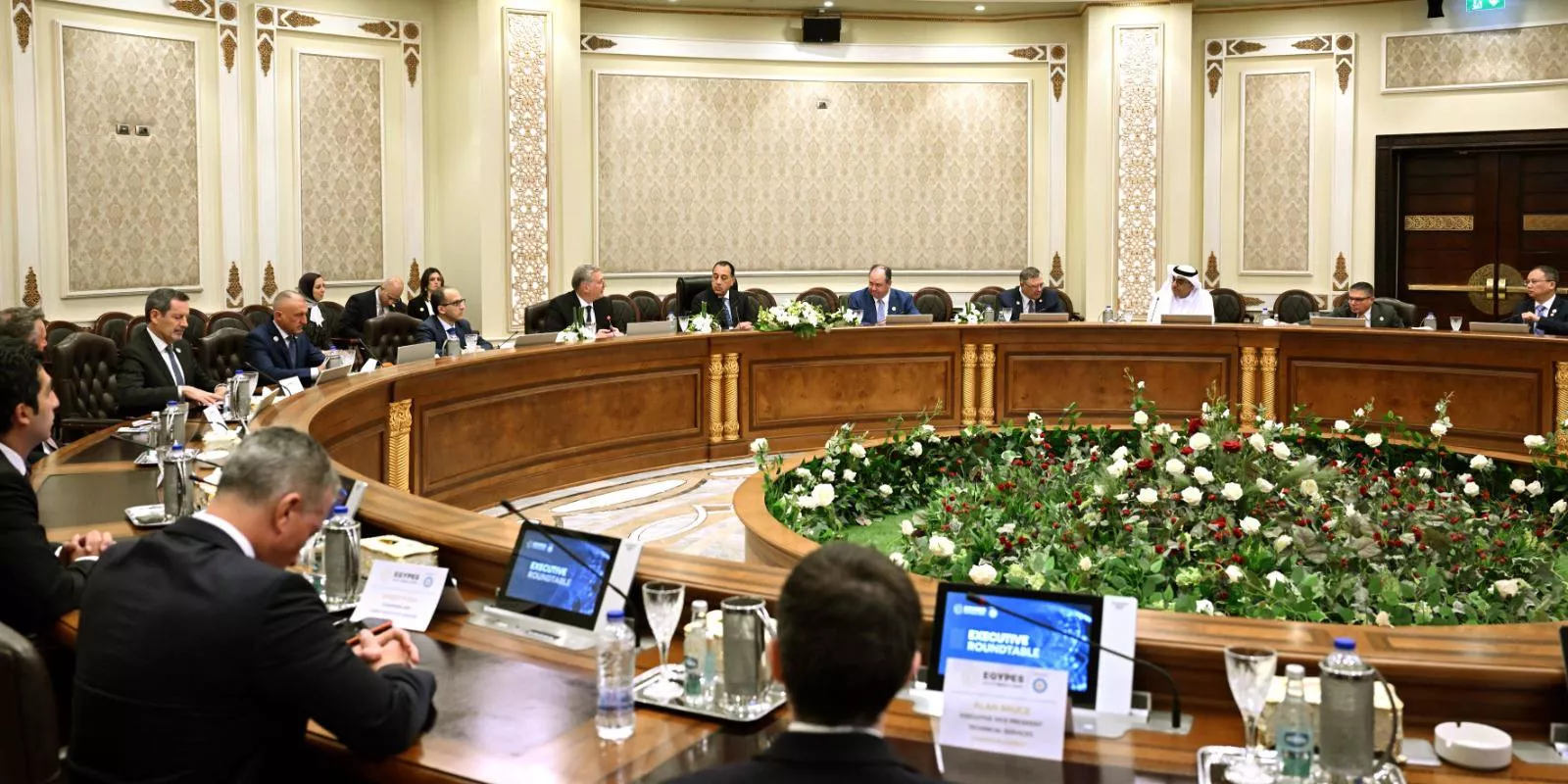 مدبولي يجتمع مع القيادات التنفيذية لشركات الطاقة