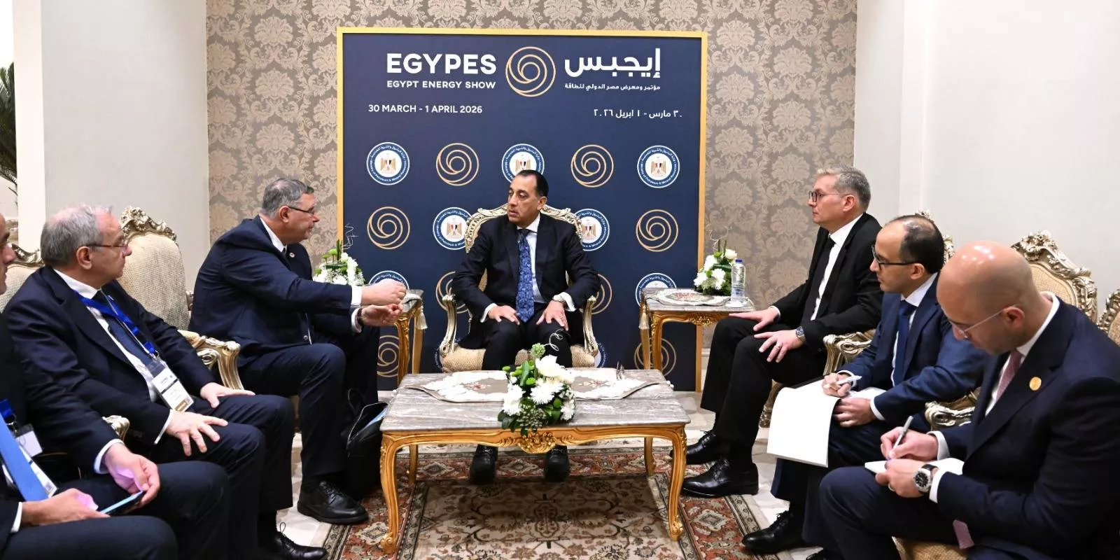 رئيس الوزراء يلتقي الرئيس التنفيذي لشركة توتال إنرجيز