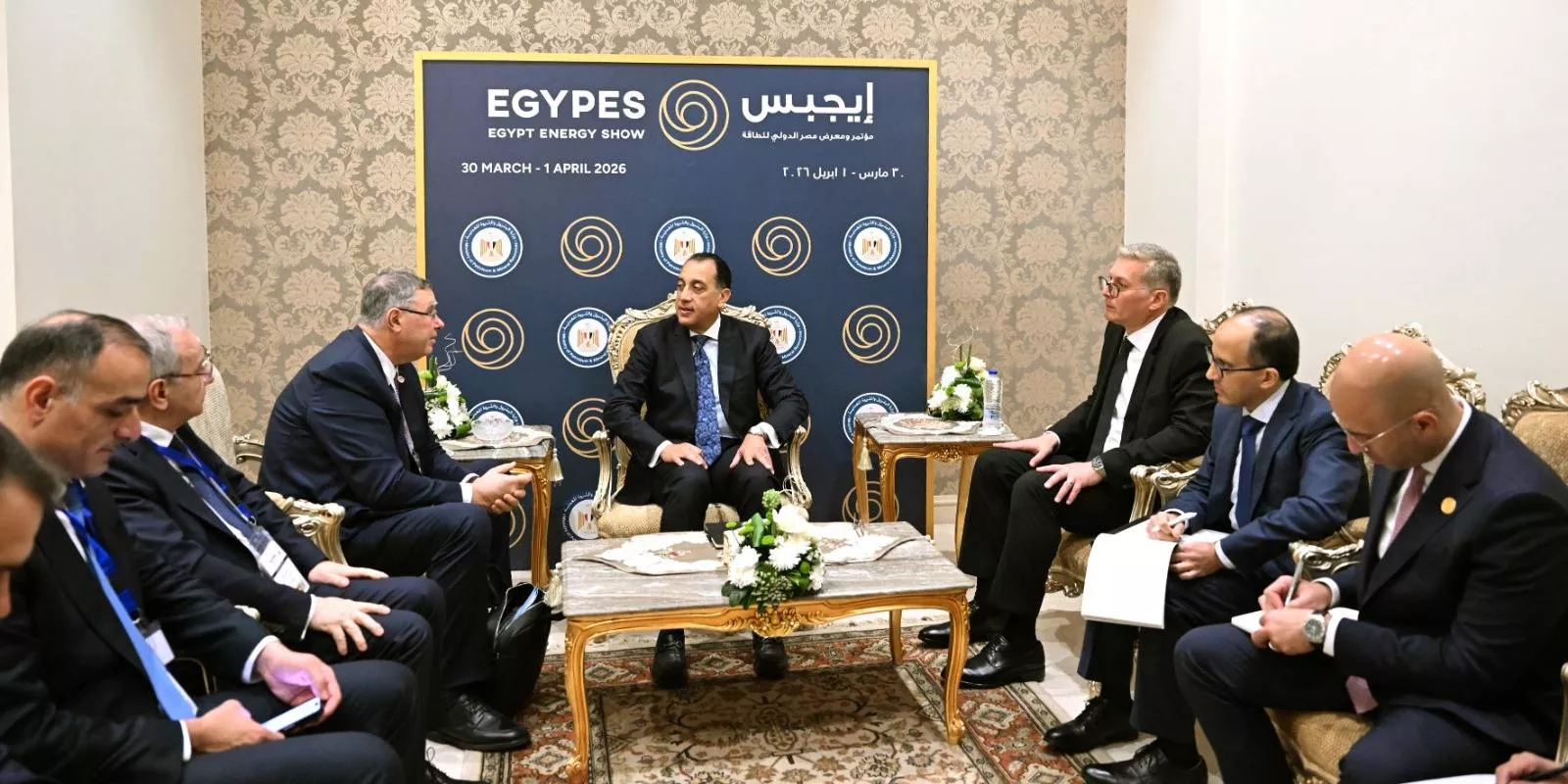رئيس الوزراء يلتقي الرئيس التنفيذي لشركة توتال إنرجيز