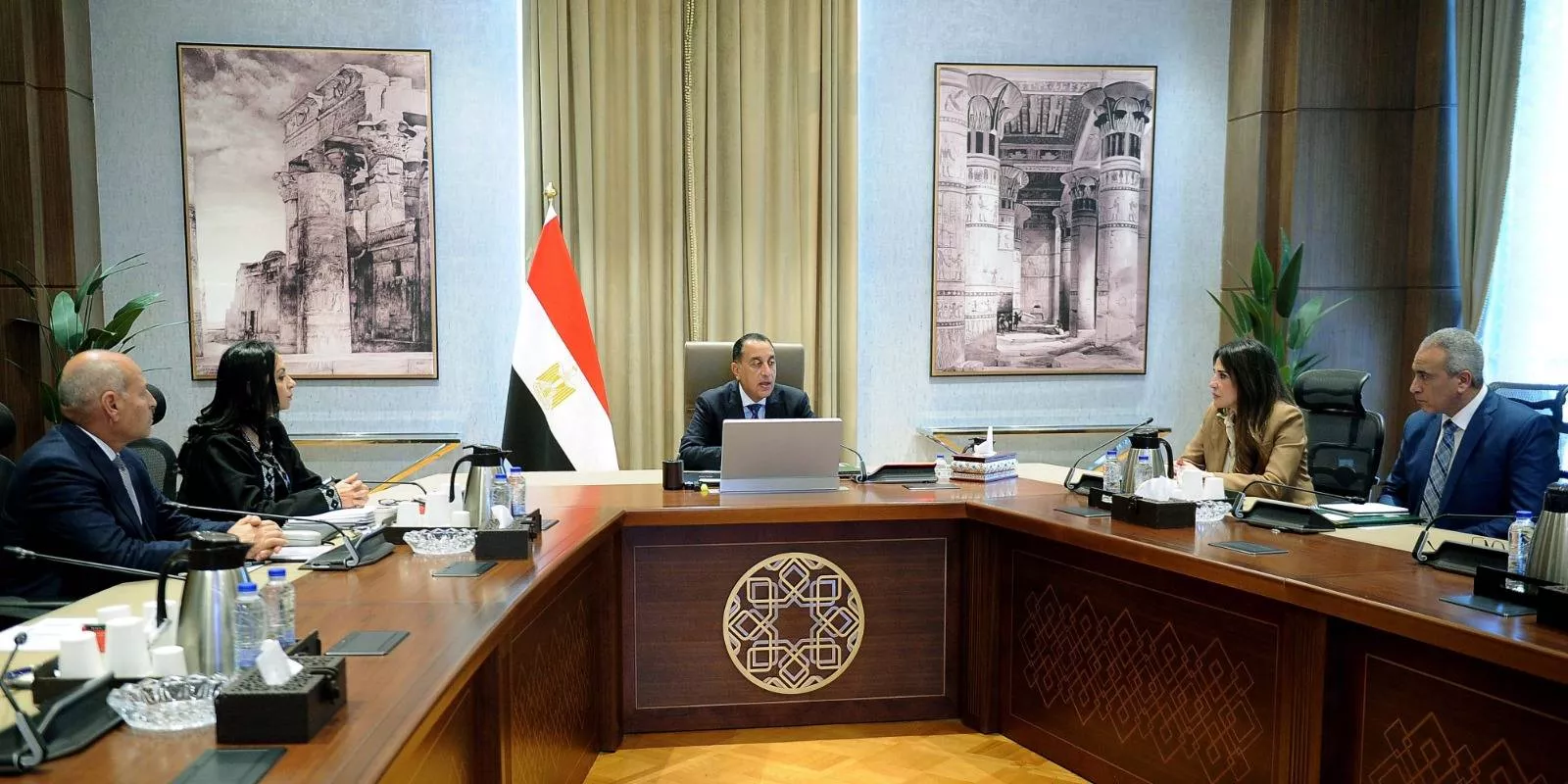 رئيس الوزراء يتابع إجراءات طرح وحدات سكنية بالإيجار 
