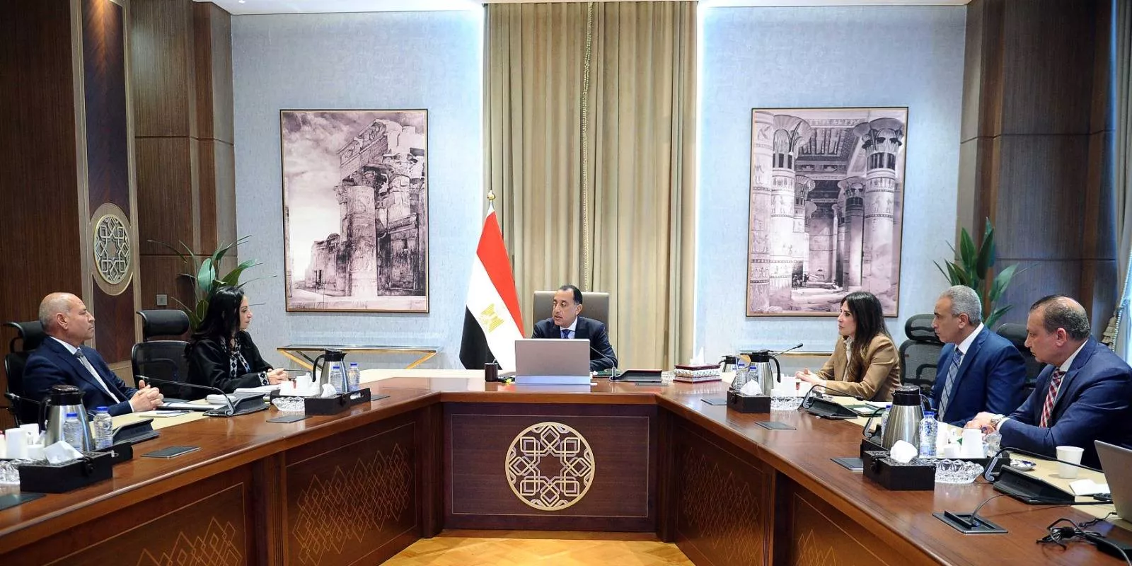 رئيس الوزراء يتابع إجراءات طرح وحدات سكنية بالإيجار 