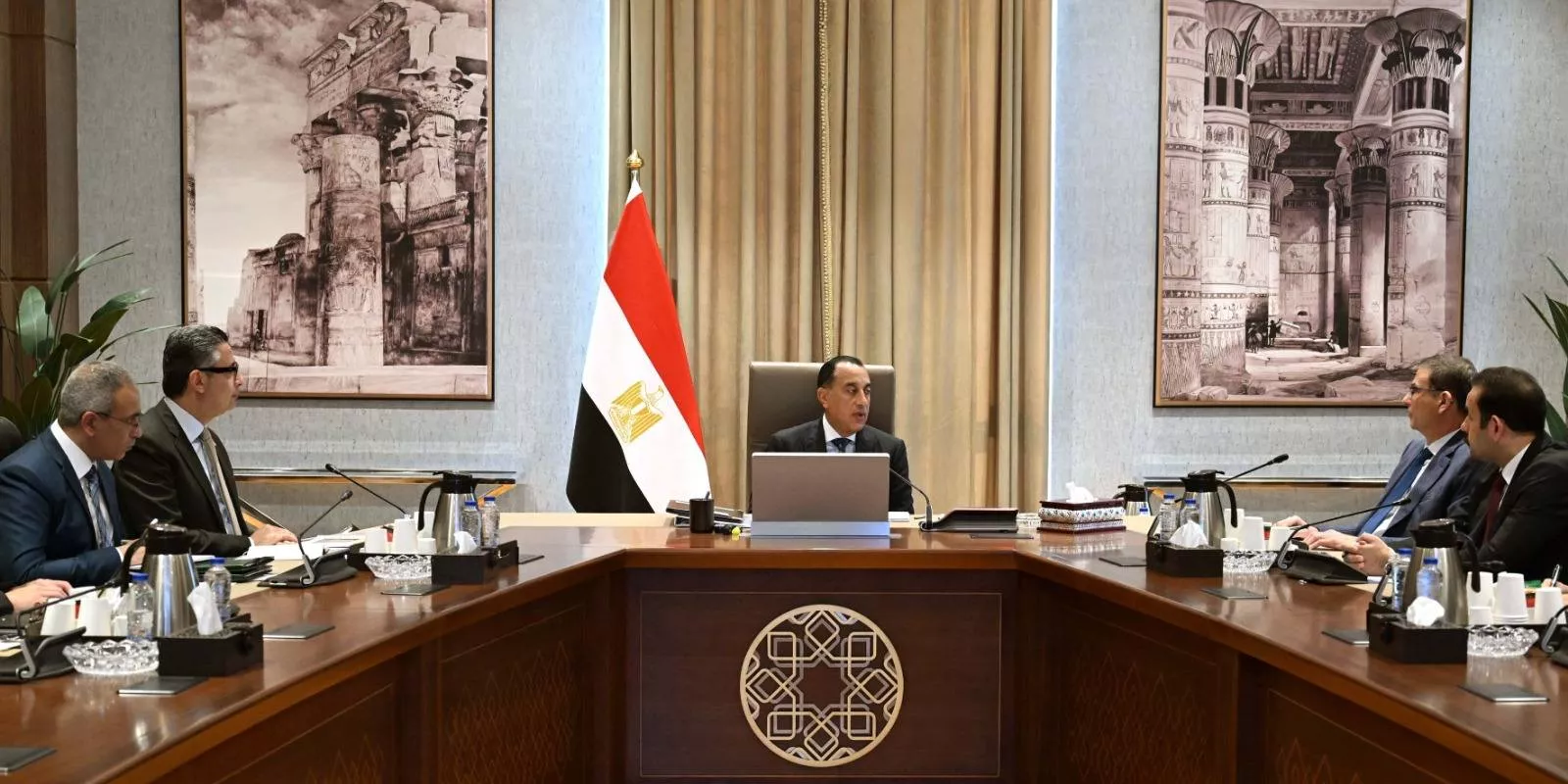 مدبولي يتابع موقف توافر مخزون مطمئن من السلع الاستراتيجية