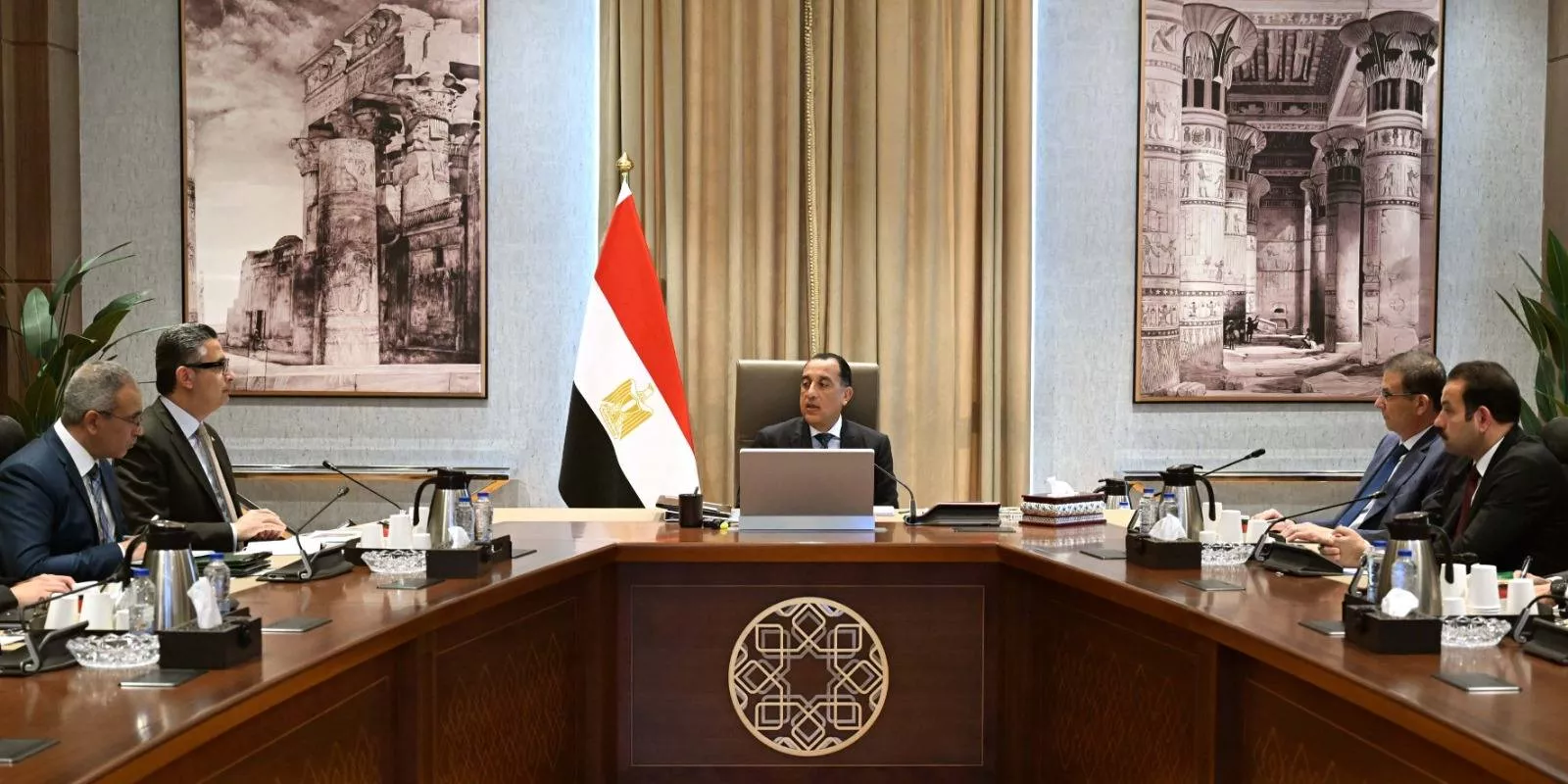 مدبولي يتابع موقف توافر مخزون مطمئن من السلع الاستراتيجية