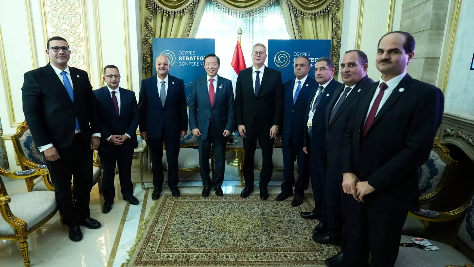 وزير البترول يجتمع بوفد من شركة بي بي العالمية