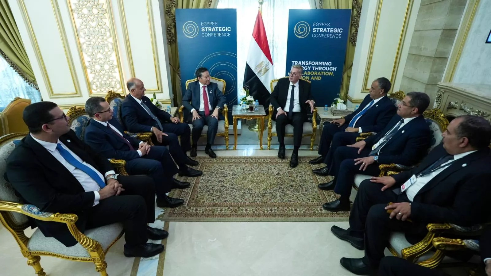 وزير البترول يجتمع بوفد من شركة بي بي العالمية