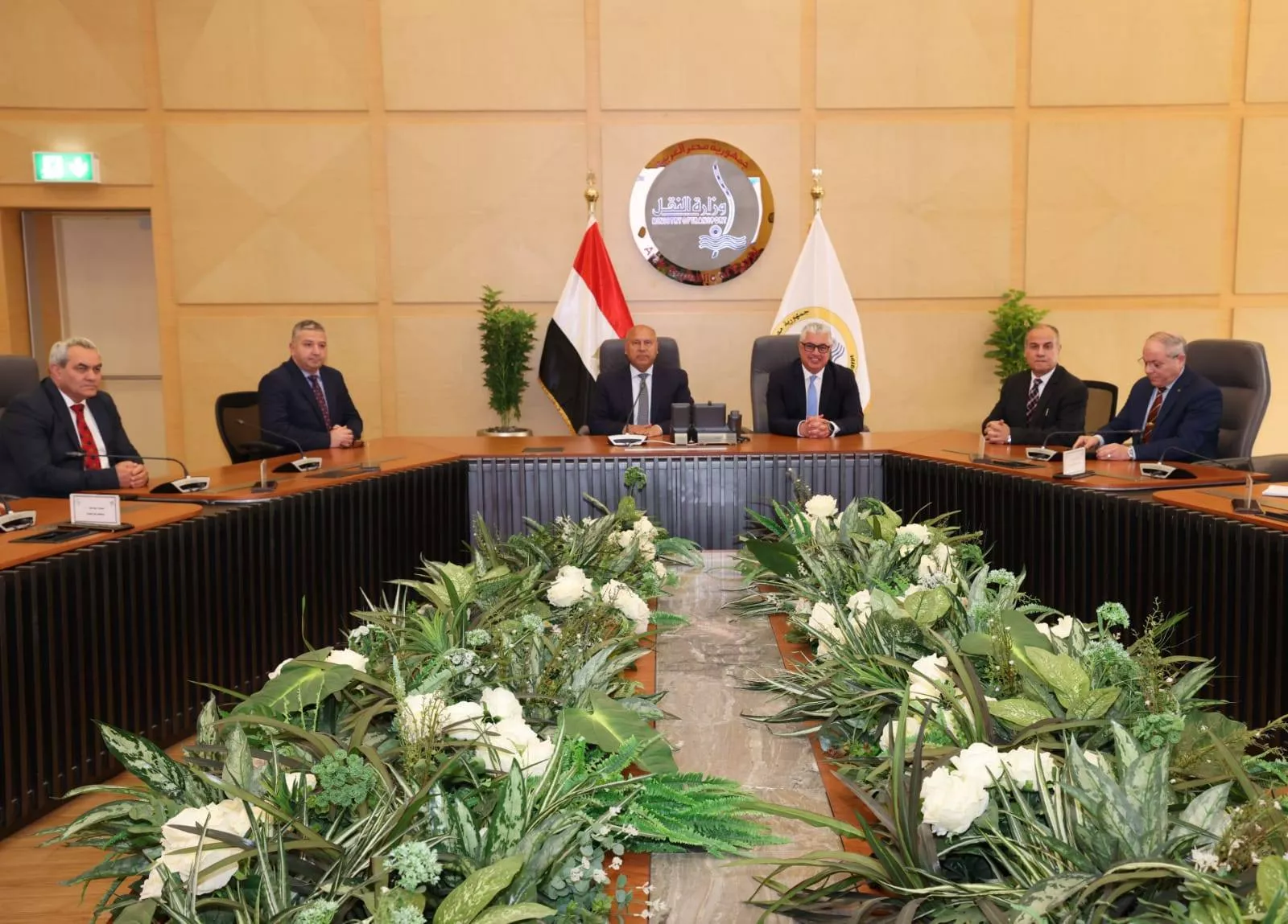 وزير النقل يشهد توقيع اتفاقين لتطوير وتشغيل محطة صب جاف