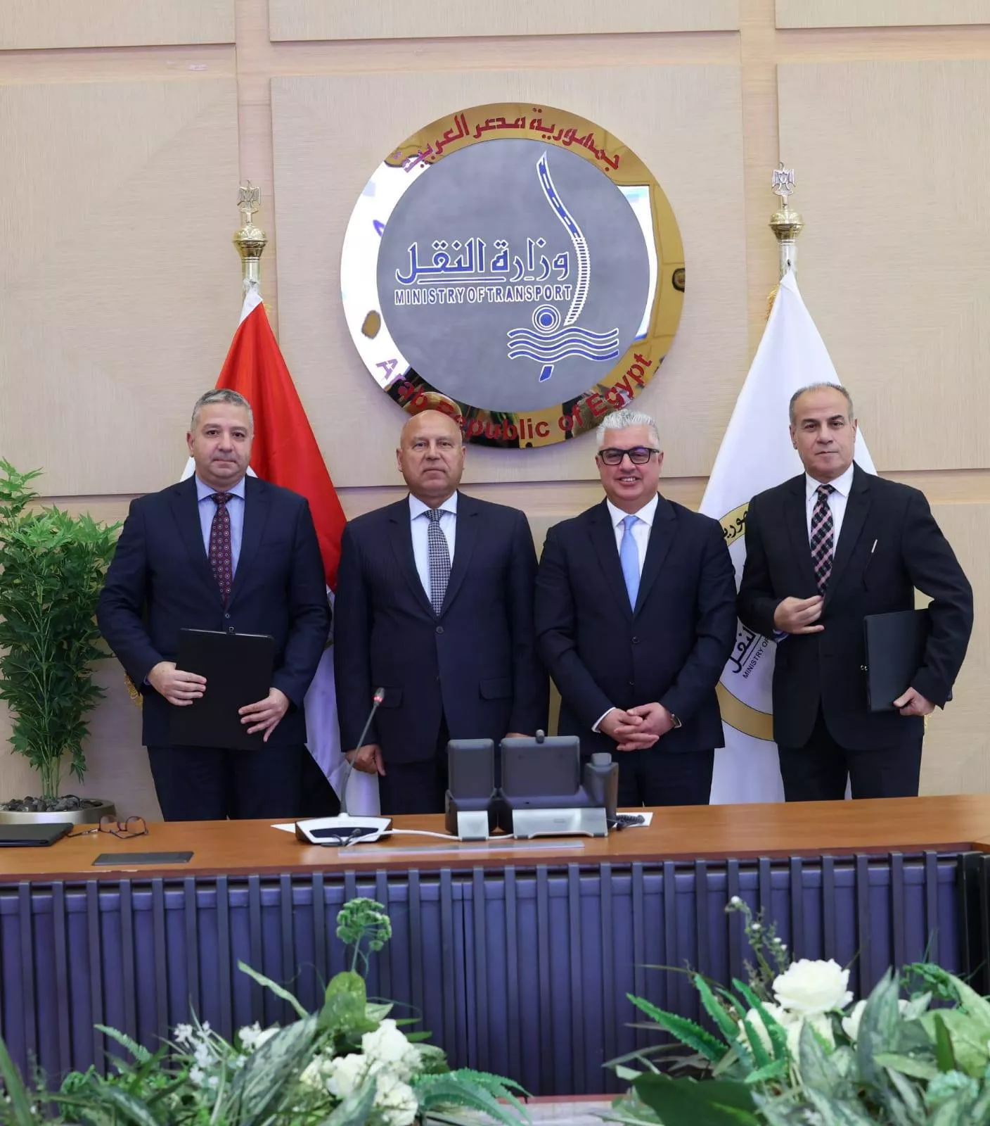 وزير النقل يشهد توقيع اتفاقين لتطوير وتشغيل محطة صب جاف