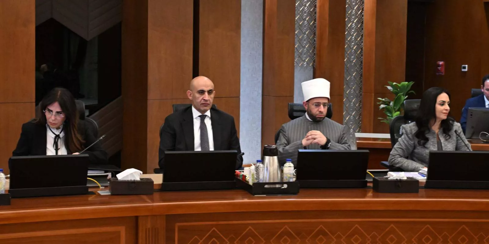 رئيس الوزراء يترأس الاجتماع الأسبوعي للحكومة