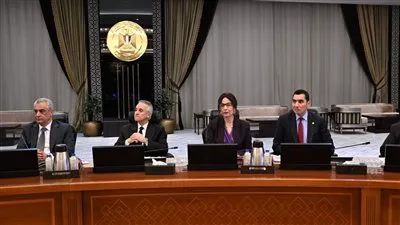 الحكومة تقرر إلزام الوزراء والمحافظين ورؤساء الهيئات بتطبيق نظام العمل عن بُعد