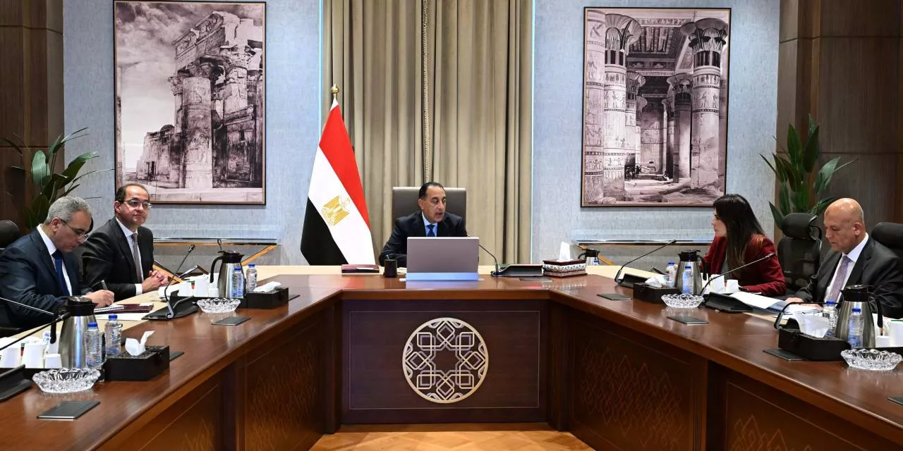مدبولي يتابع التوسع في مشروعات تحلية مياه البحر