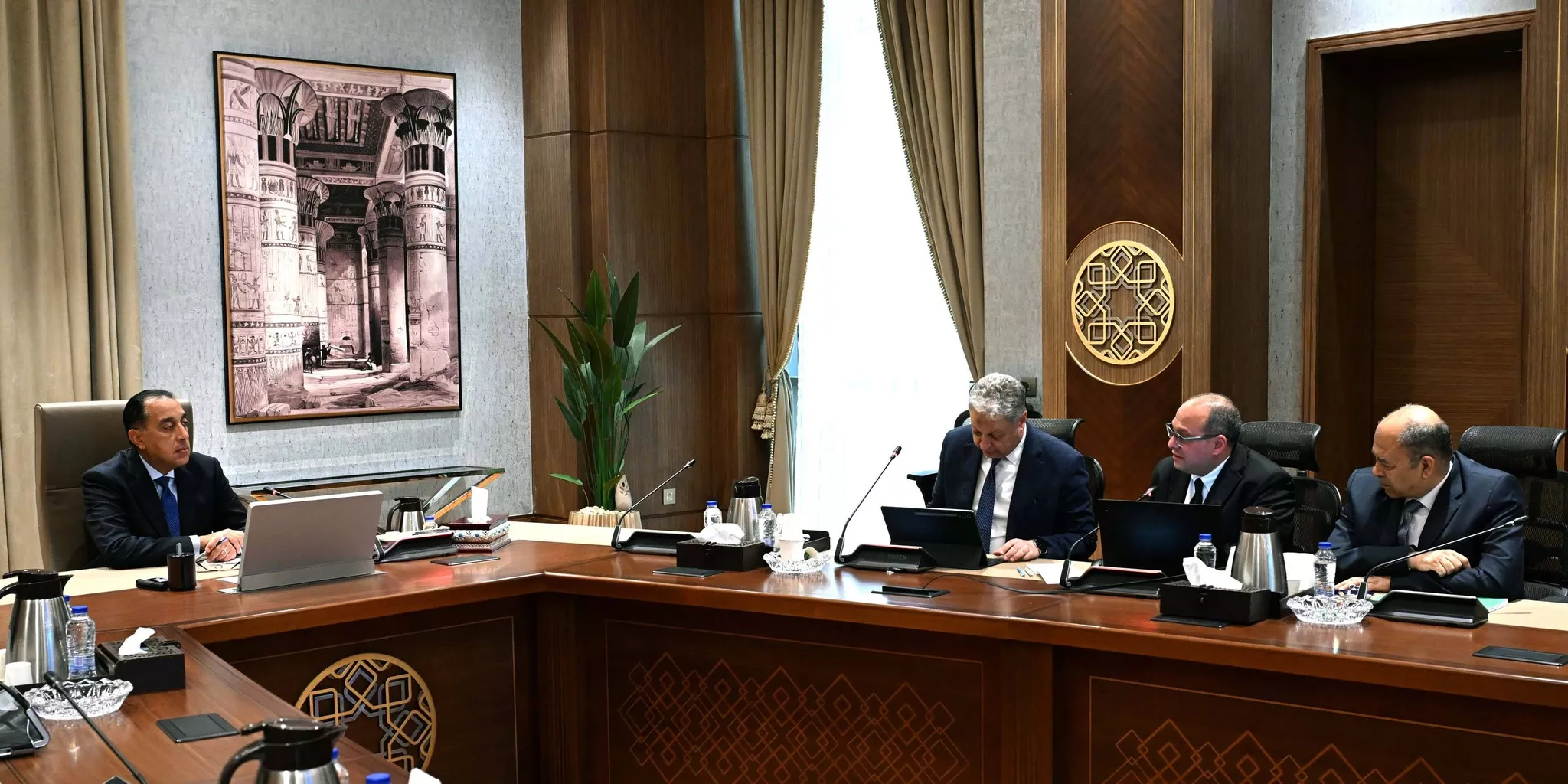 رئيس الوزراء يستعرض خطة العمل في مشروعات حياة كريمة