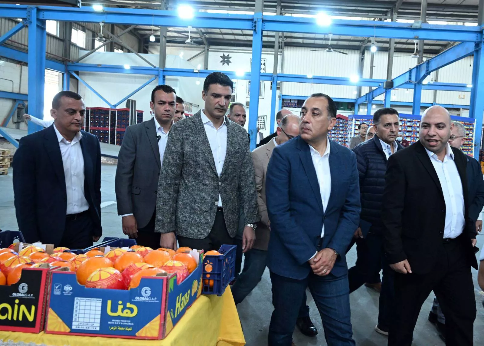 مدبولي يتفقد محطة الصواف لتعبئة الموالح والحاصلات الزراعية