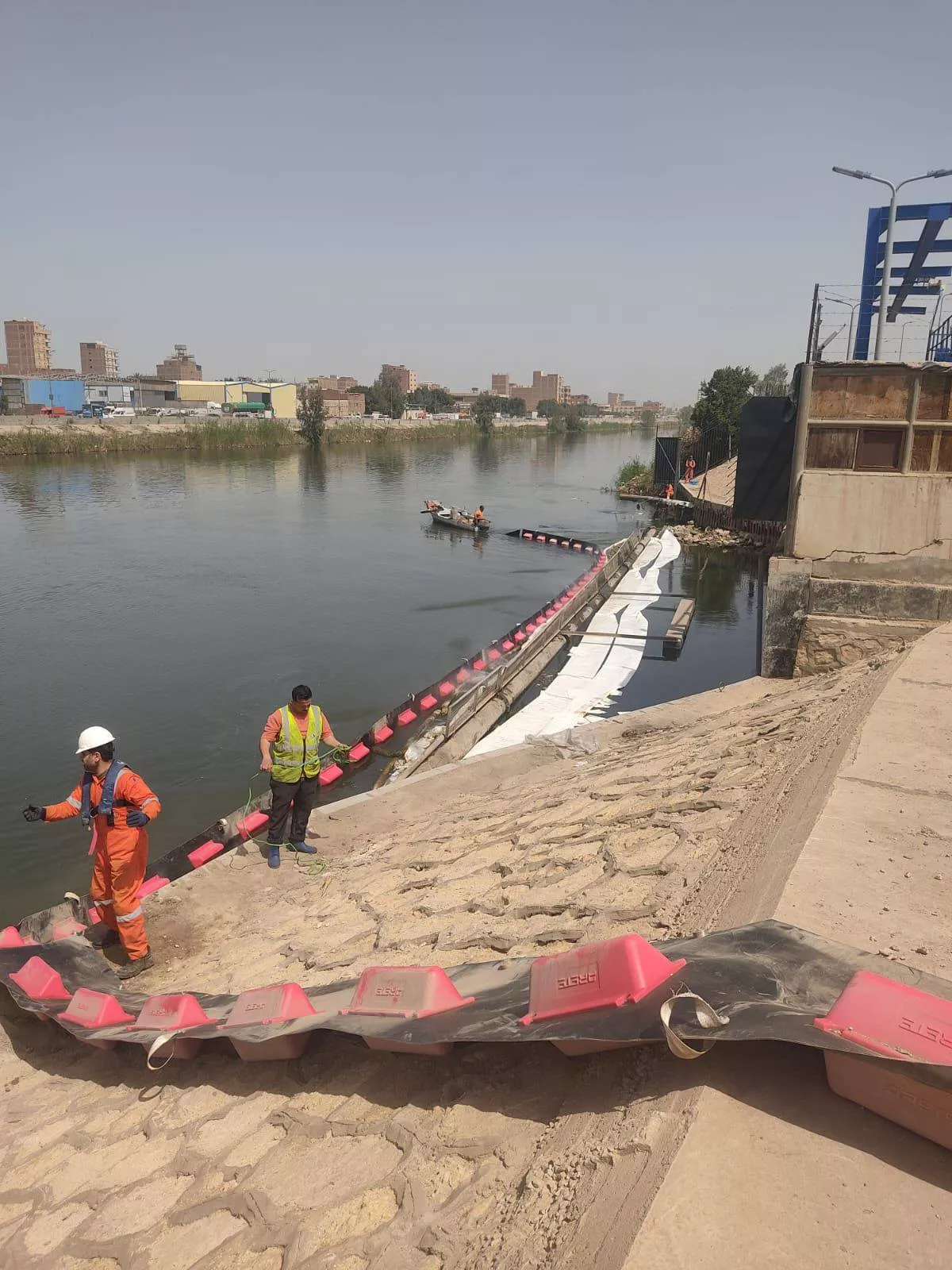 القابضة للمياه تؤكد سلامة مياه الشرب رغم التسرب بترعة الإسماعيلية