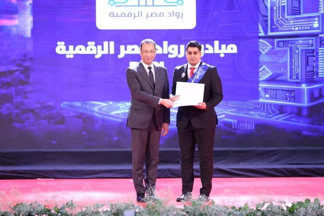 وزير الاتصالات يشهد فعاليات حفل تخريج دفعات جديدة من مبادرات أجيال مصر الرقمية لعام 2025