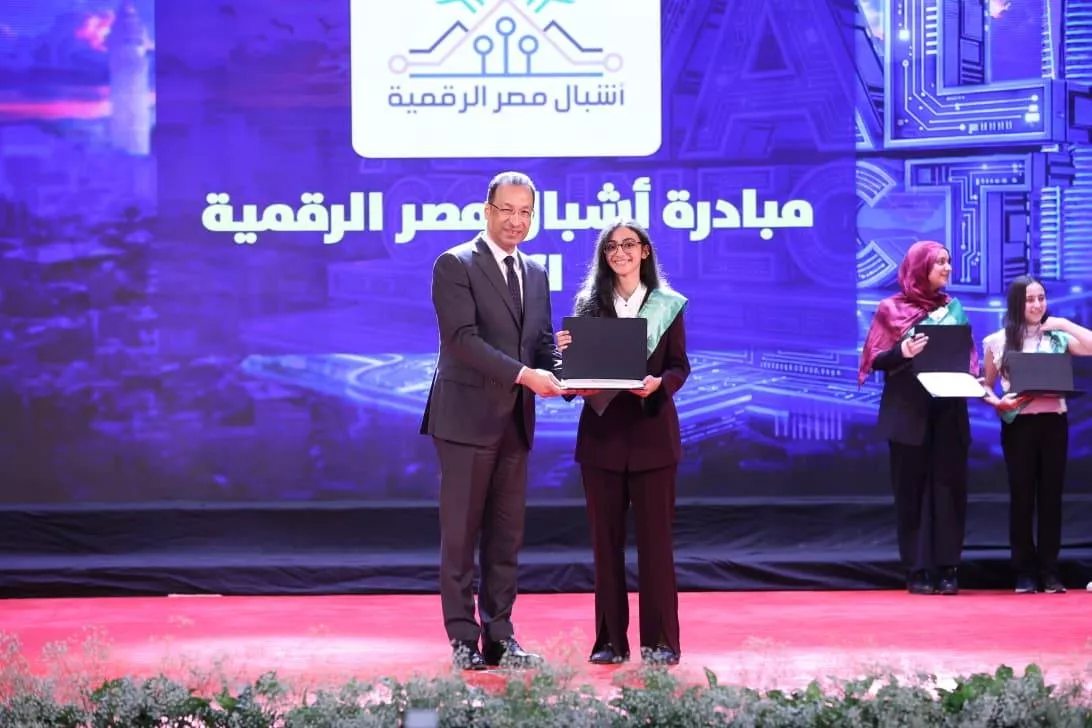 وزير الاتصالات يشهد فعاليات حفل تخريج دفعات جديدة من مبادرات أجيال مصر الرقمية لعام 2025