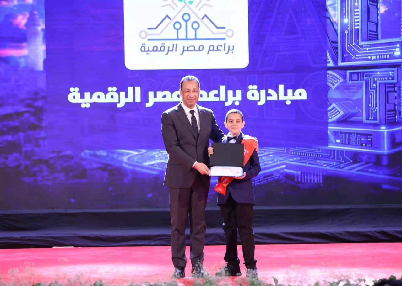 وزير الاتصالات يشهد فعاليات حفل تخريج دفعات جديدة من مبادرات أجيال مصر الرقمية لعام 2025