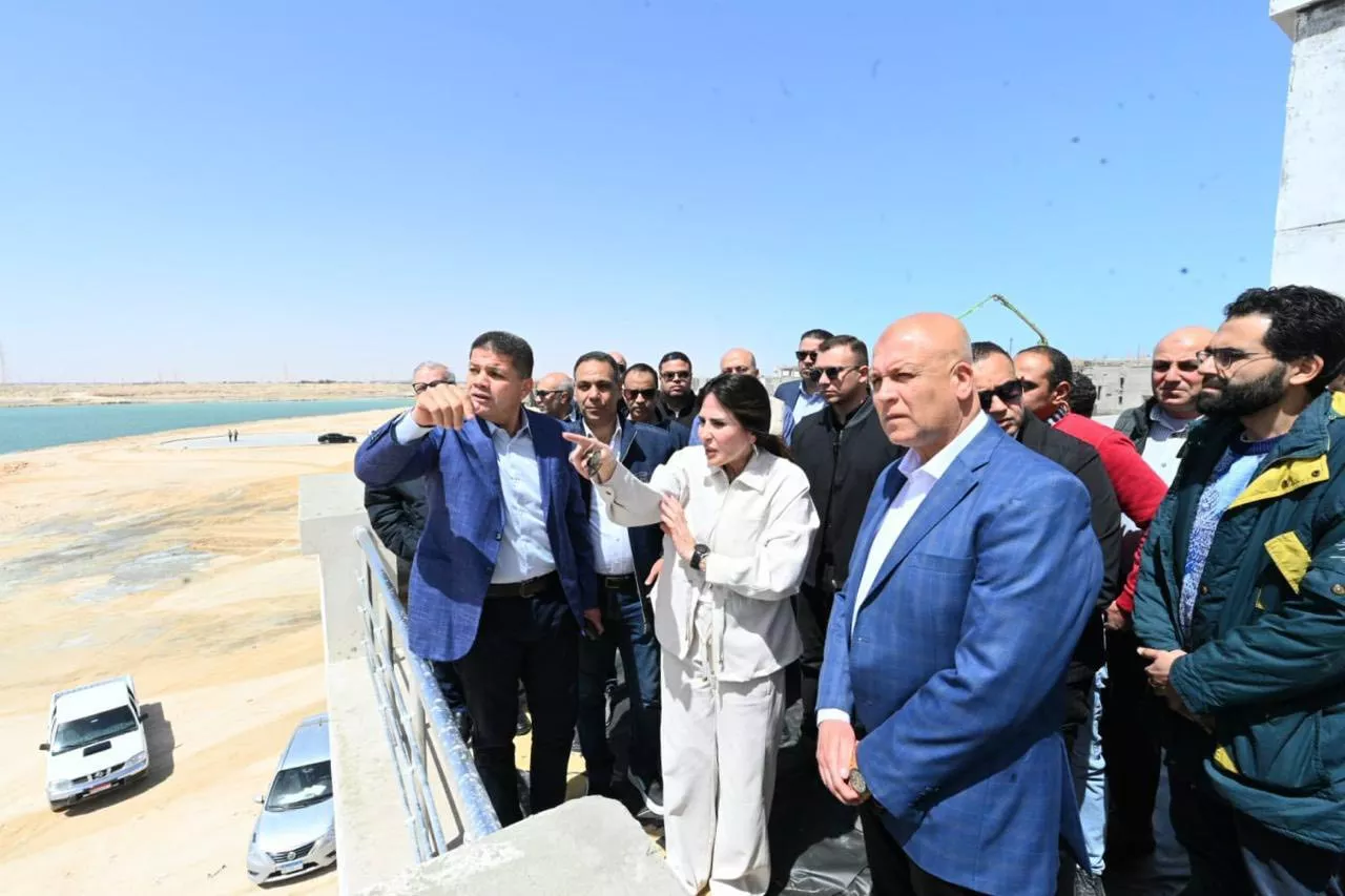 وزيرة الإسكان تتفقد مشروعات البحيرات الجنوبية نيو مارينا
