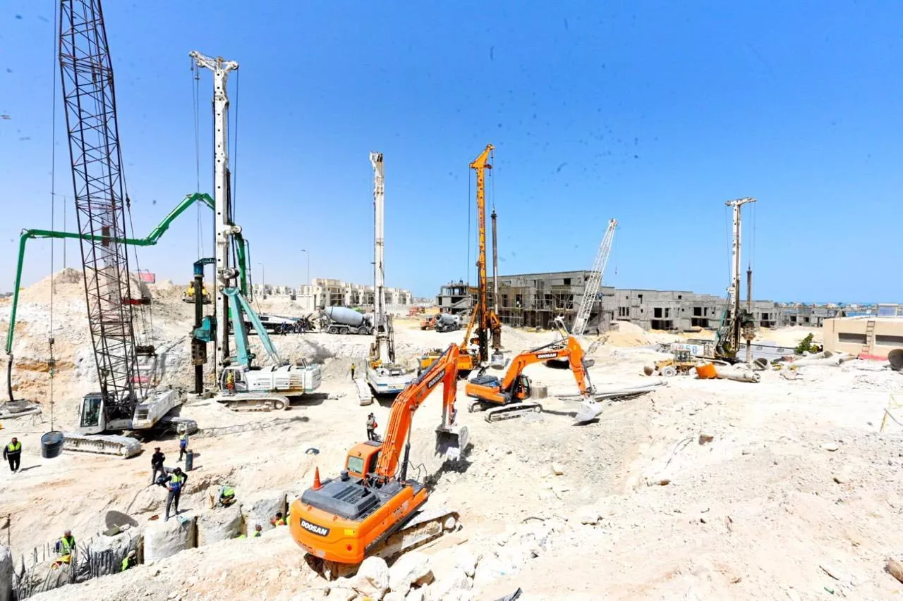 وزيرة الإسكان تتفقد مشروعات البحيرات الجنوبية نيو مارينا